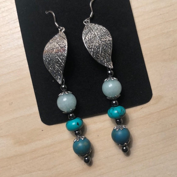 🌸Handmade Dangle Earrings - Picture 2 of 3